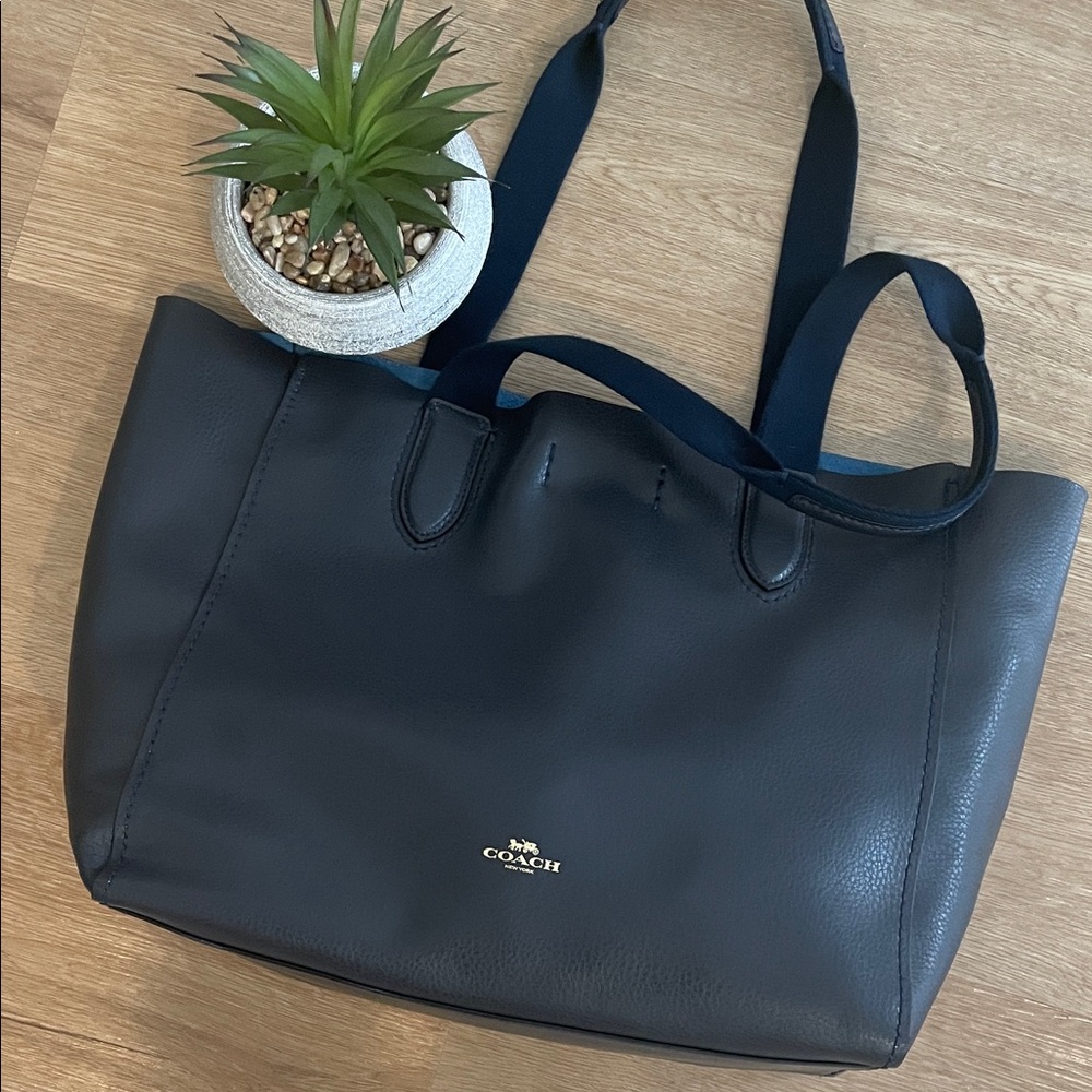 Coach. Navy Tote Bag